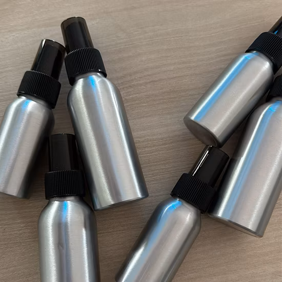 Frasco de alumínio vazio do pulverizador dos cosméticos do metal vazio do perfume 50ml recarregável